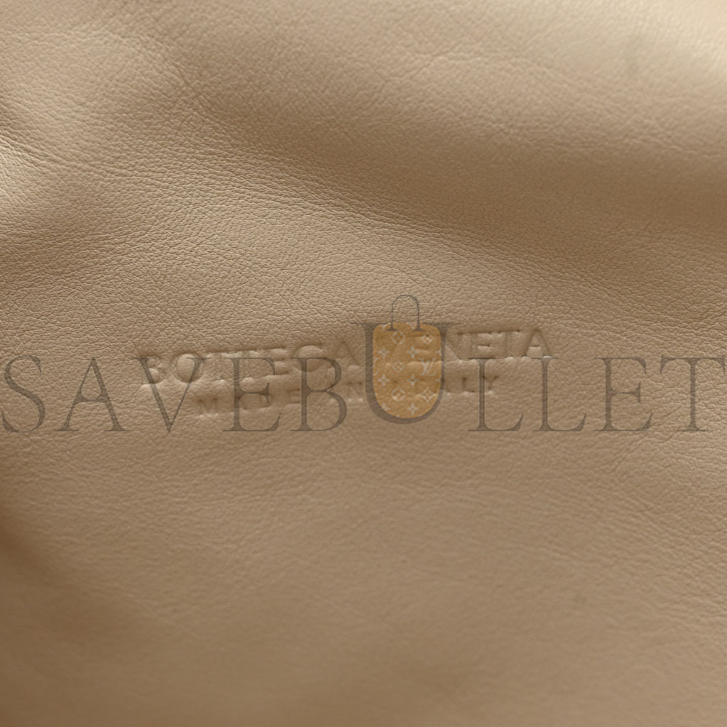 BOTTEGA VENETA SMOOTH BUTTER CALF THE POUCH OVERSIZED CLUTCH MIS (39*18*14cm)