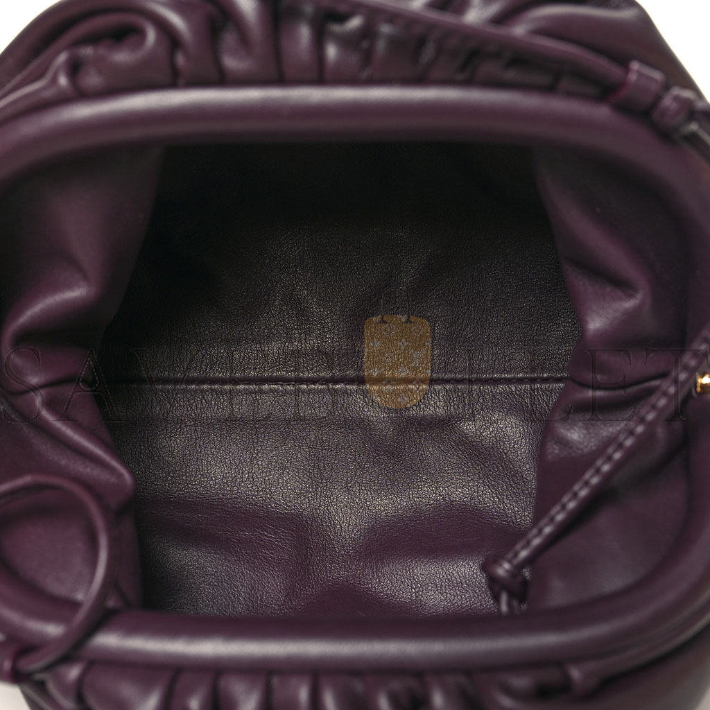 BOTTEGA VENETA BUTTER CALFSKIN THE MINI POUCH GRAPE (22*14*6cm)